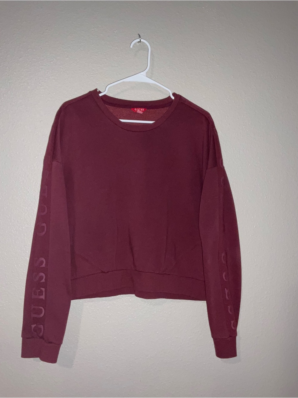 Guess Burgundy Logo-Sleeve Cropped Crewneck